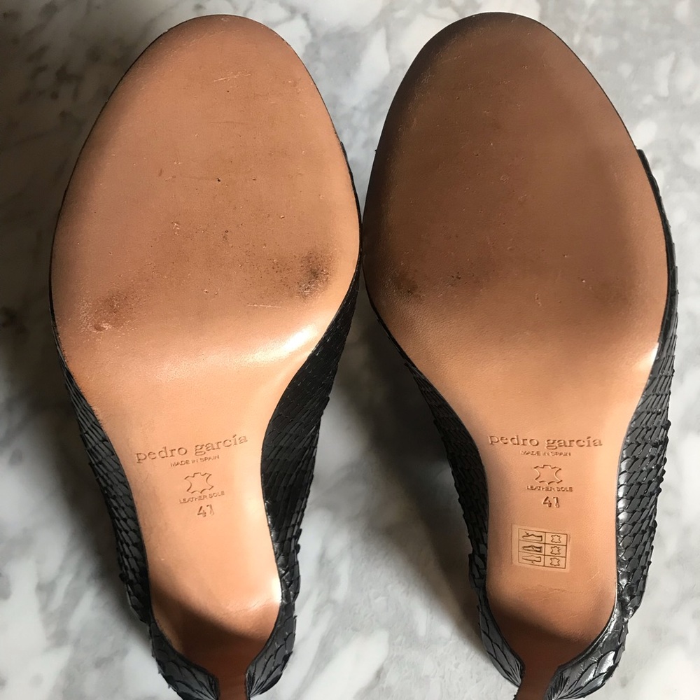 Pedro Garcia Black Python Mule Heels Size 41 - image 4